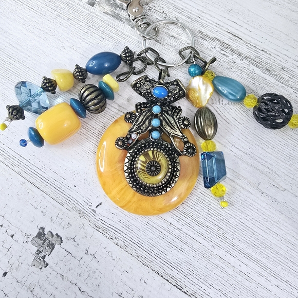 Handmade Yellow Vintage Purse Charm / Keychain - Picture 2 of 8